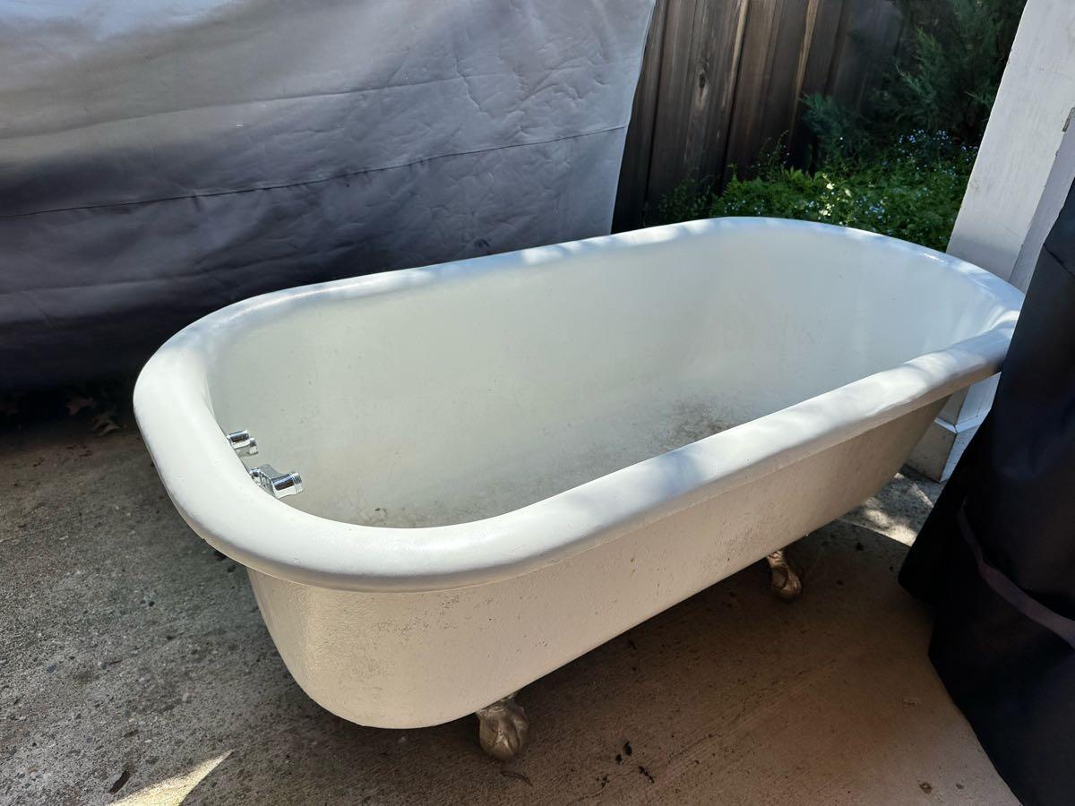 Claw foot bath tub for Free in St. Paul, MN | For Sale & Free — Nextdoor