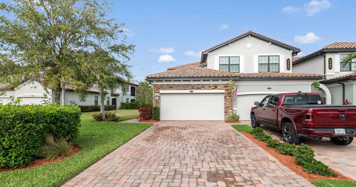 3/2 1st Floor Coach Home in Treviso Bay for 759900 in Naples, FL For