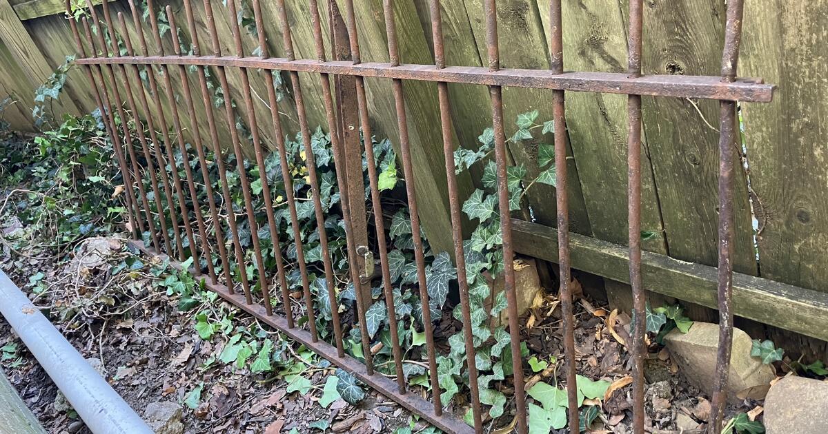 CastIron Fence Section for Free in Columbus, OH For Sale & Free