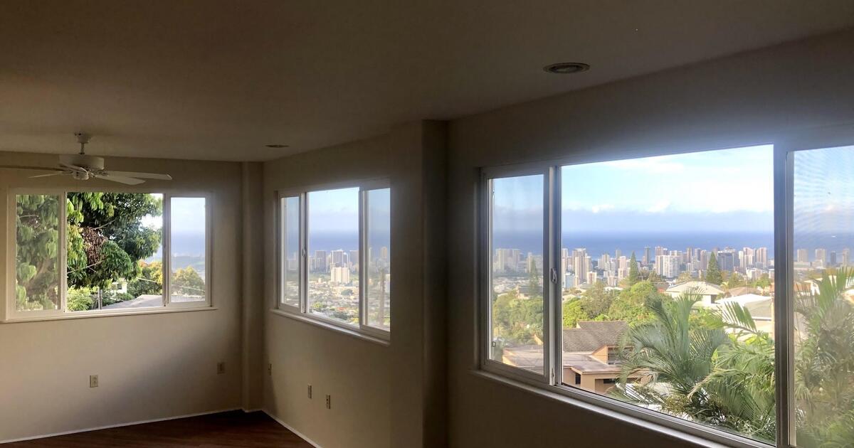 Available July 2023 private studio w/ ocean views by UH/ St. Louis