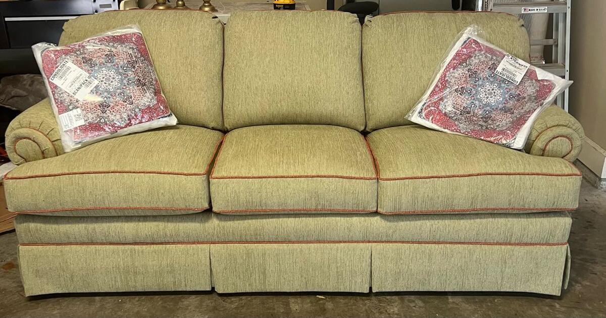 Thomasville sofa for 140 in Gainesville, FL Finds — Nextdoor