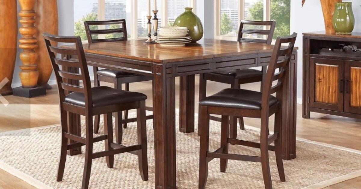 Table, 4 chairs and 2 barstools for 375 in Corpus Christi, TX For