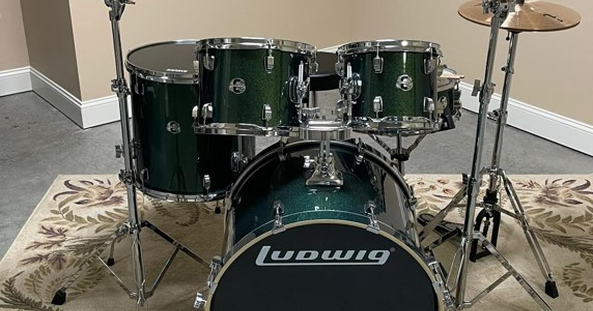 Ludwig 5piece Complete Drum Set with Zildjian Cymbals for 750 in