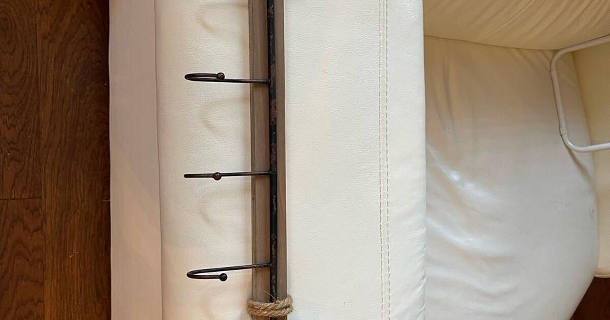 Hobby Lobby Farmhouse Wood Arrow Wall Hooks for 10 in Olive Branch, MS