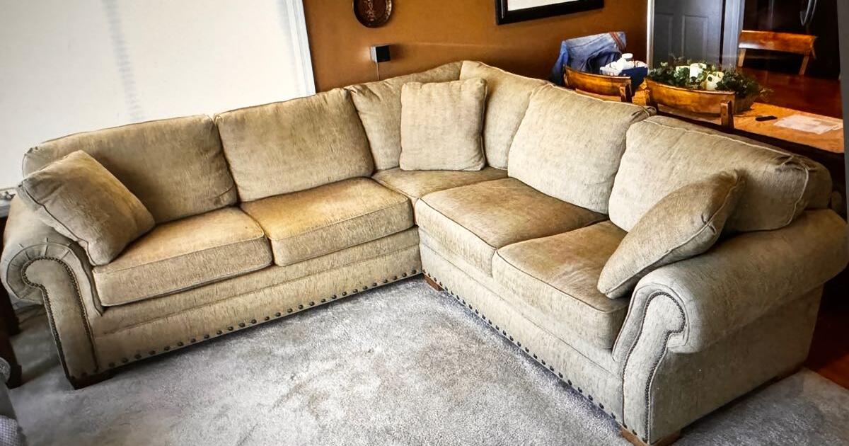 Broyhill Sectional made in America 🇺🇸 for 200 in Loudon, TN For
