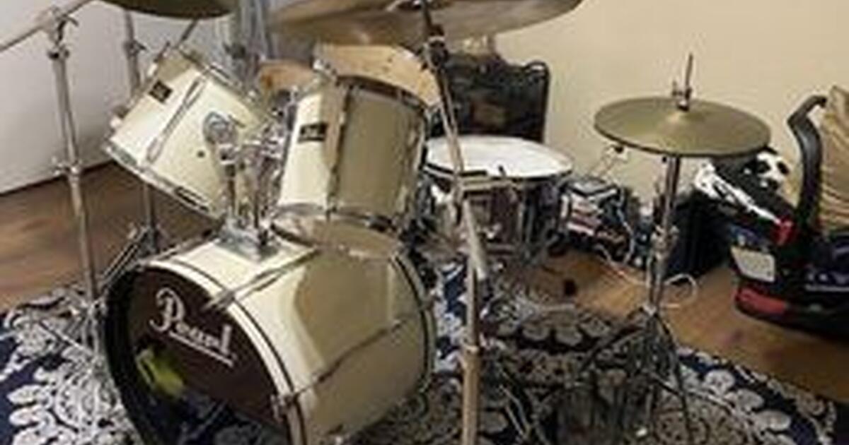 Pearl Drum Set with Zildjian Cymbals and Cases for 1000 in Houston, TX