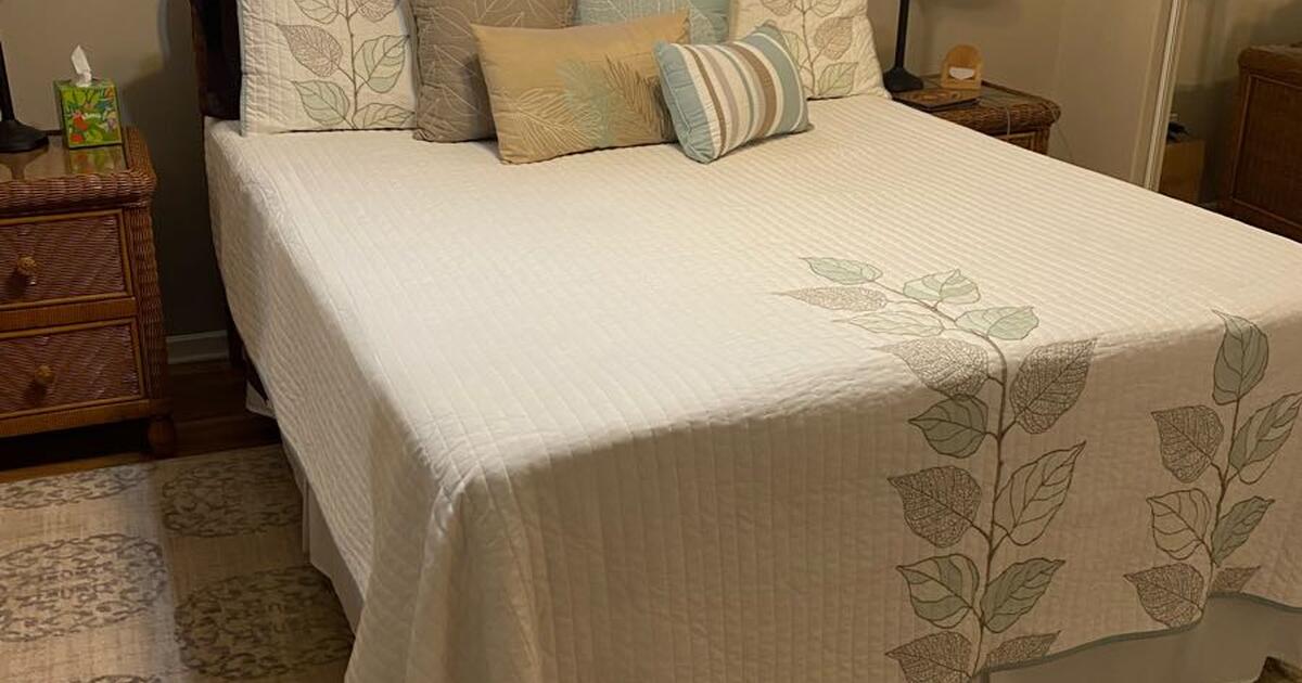 Queen Bedroom suit 500 for Free in Sebring, FL For Sale & Free