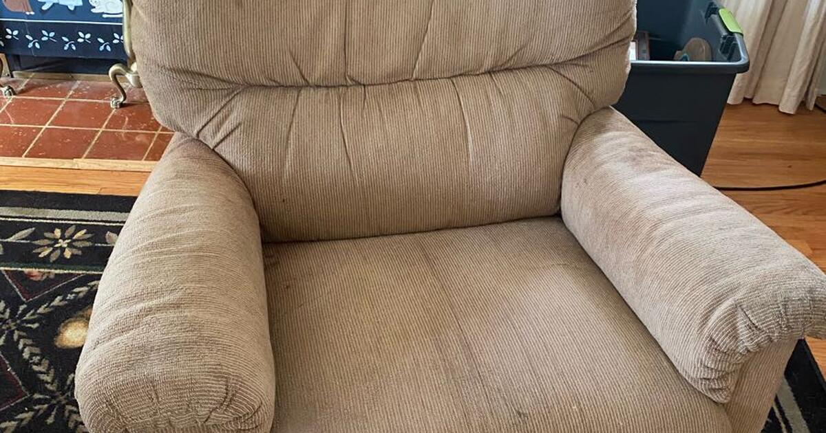 Recliner and Lift Chair for Free in Louisville, KY For Sale & Free