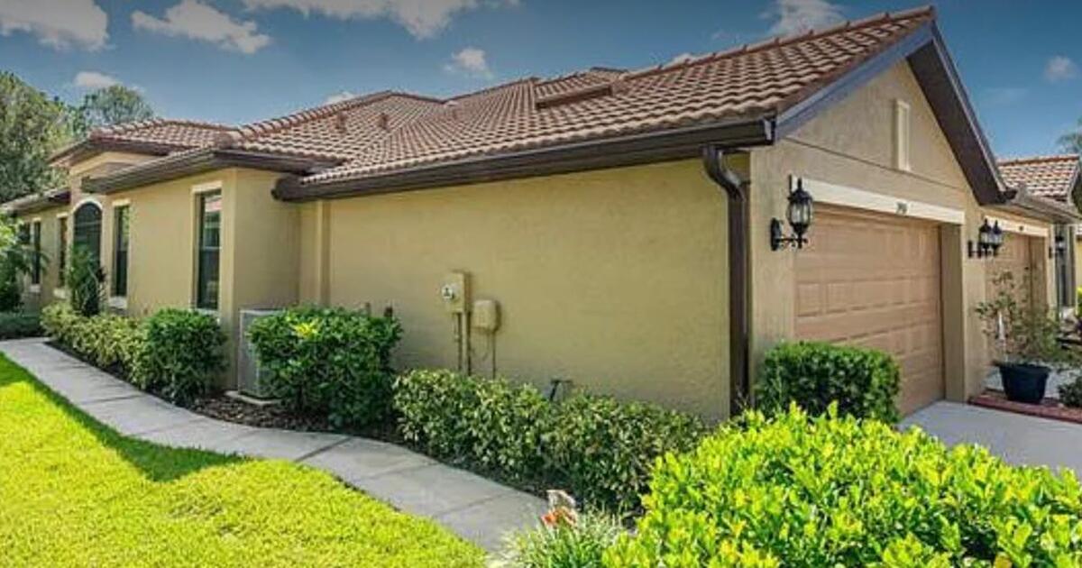 Villa For Sale Cypress Falls/Del b for 397500 in North Port, FL