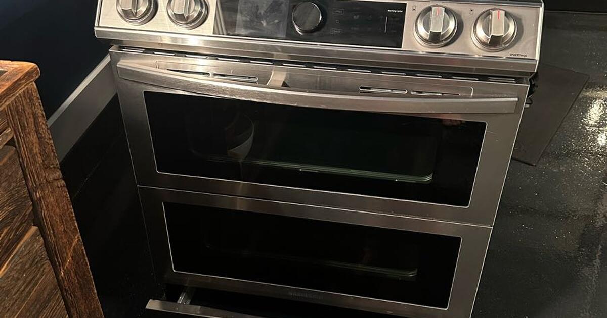 LIKE NEW Samsung Electric Double Oven for Free in Nashville, TN