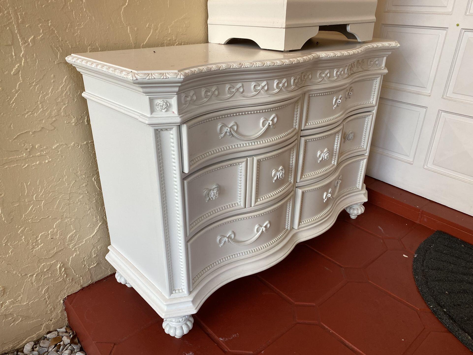 princess white dresser Furniture of America Ventresca White Dresser
