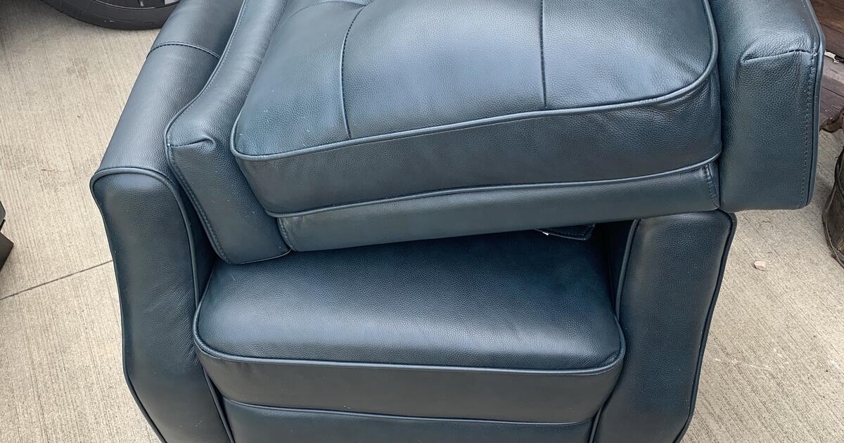 Leather Recliners for Free in Pittsburgh, PA Finds — Nextdoor