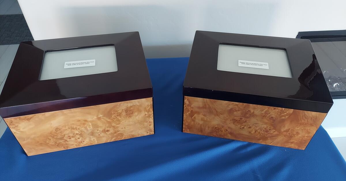 NEPTUNE SOCIETY BIODEGRADABLE CREMATION URN CHERRY BURL WOOD MEMORY