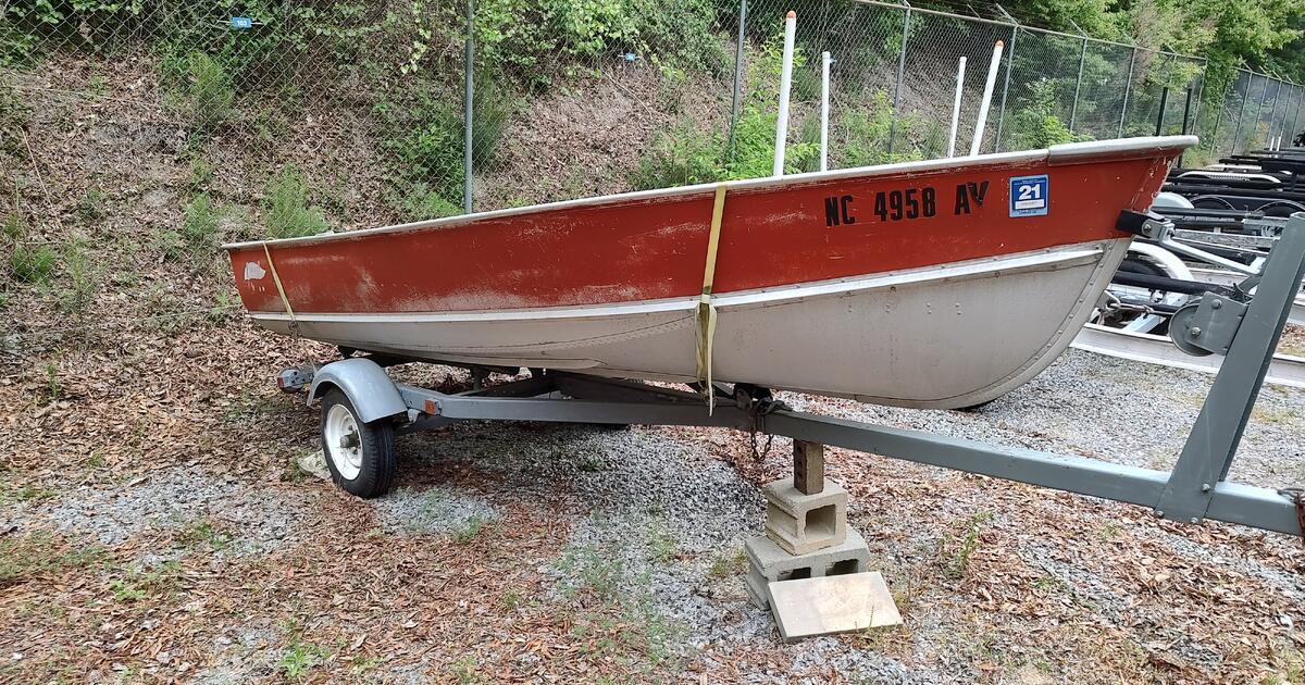 14'Aluminum Lund Fishing boat for 2150 in Chocowinity, NC For Sale