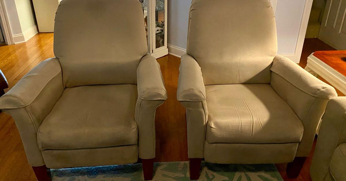 Pair of recliners for 150 in Bolivia, NC For Sale & Free — Nextdoor