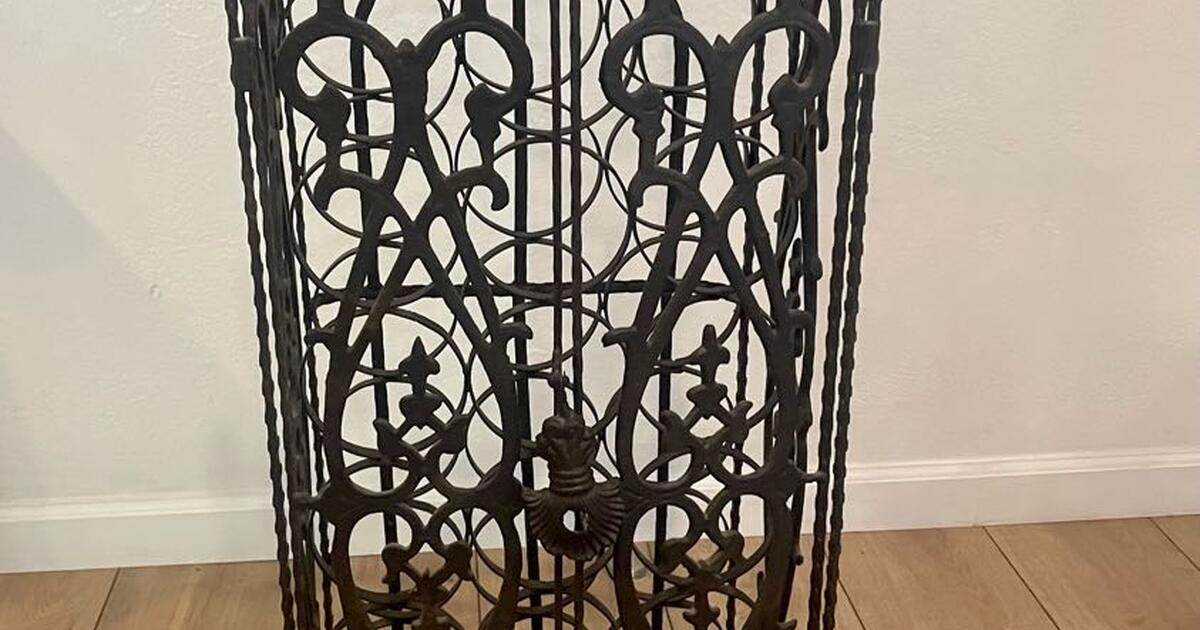 Beautiful Wrought Iron wine rack for 40 in East Palo Alto, CA For