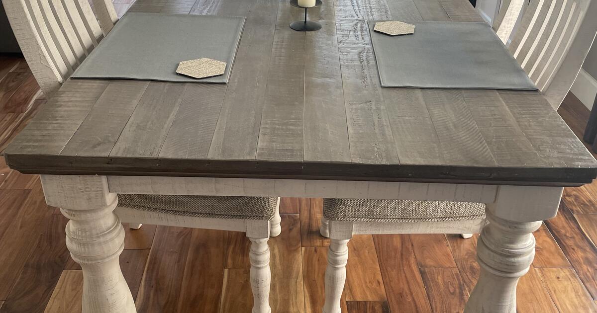 LIKE NEW Havalance Dining Table & 6 Chair Set for 1400 in Roseville