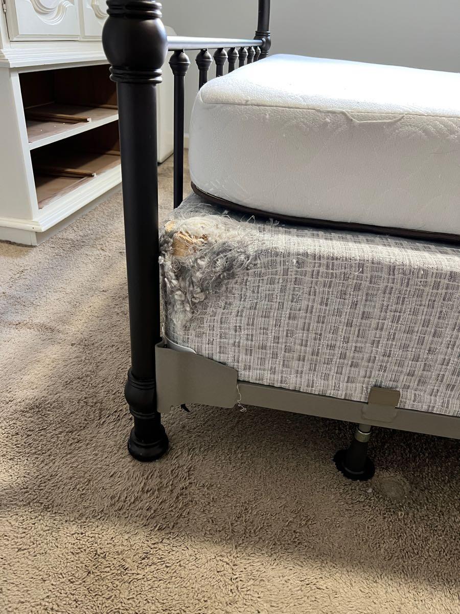 Queen Mattress and Boxspring for Free in Atlanta, GA For Sale & Free