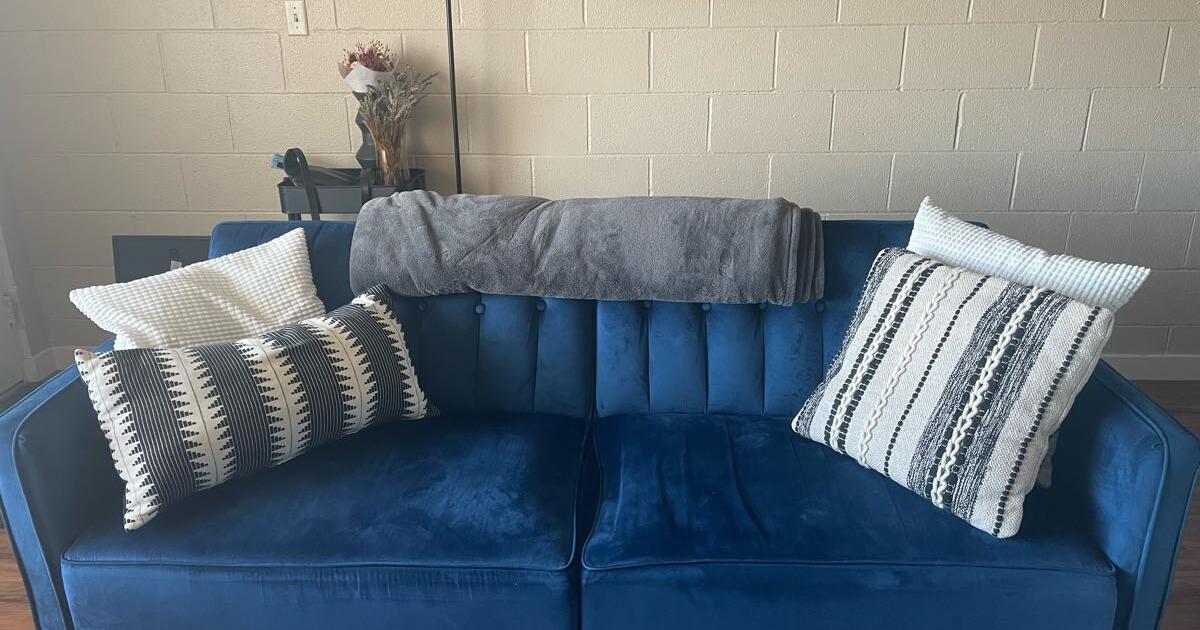 (Pending Pickup) Wayfair Vintage Style Tufted FoldOut Couch for Free in Seattle, WA For Sale