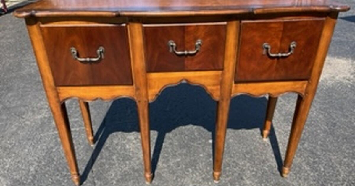 Hall/Entryway table for 50 in IL Finds — Nextdoor