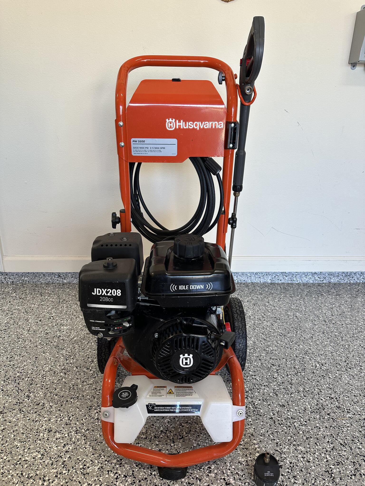 Husqvarna 3200 psi gas pressure washer 020816 sales