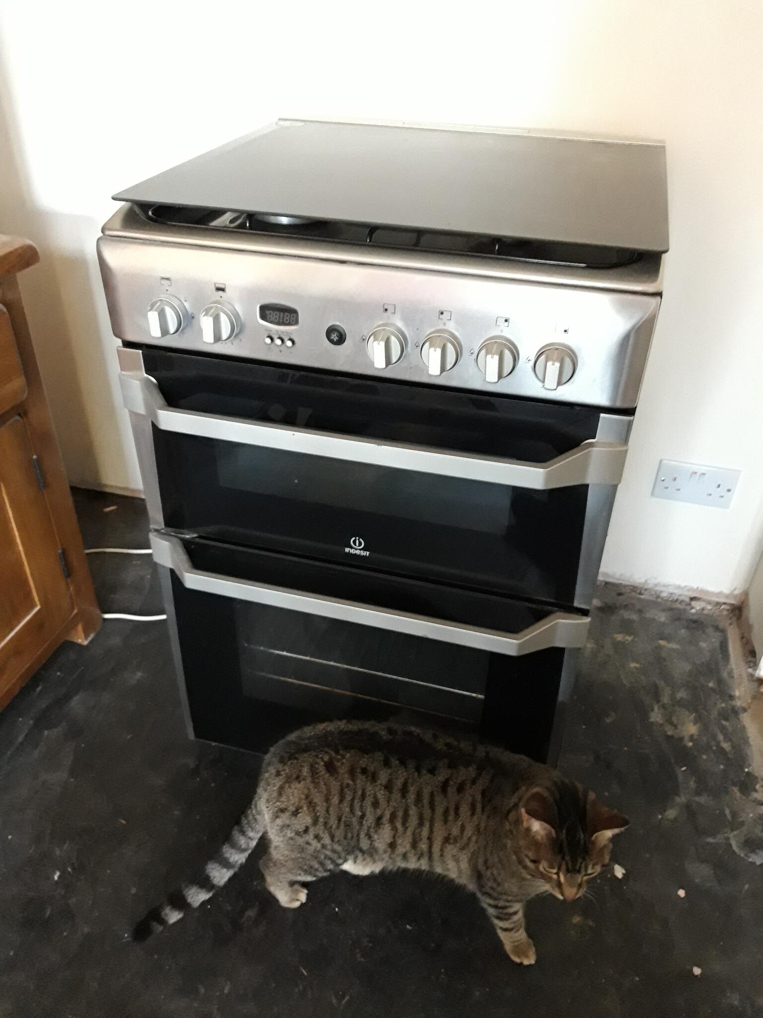 indesit id60g2x gas cooker