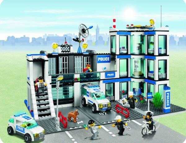 Politiebureau Lego Met Boekjes En Doos Voor 60 € In Eindhoven, NB | Gratis/Te — Nextdoor
