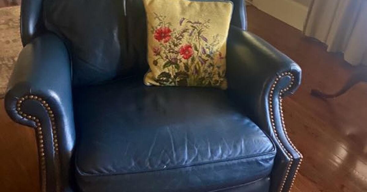 (2) LEATHER RECLINERS for 500 in Greensboro, GA For Sale & Free