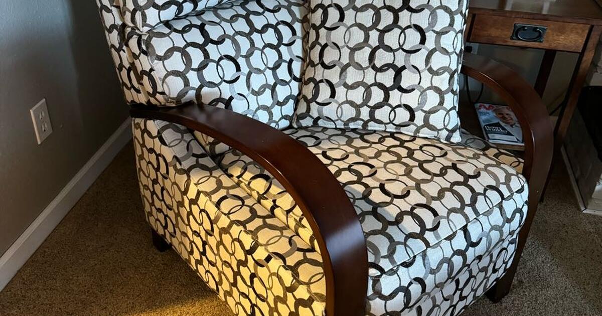 Recliner for 125 in Spokane, WA For Sale & Free — Nextdoor