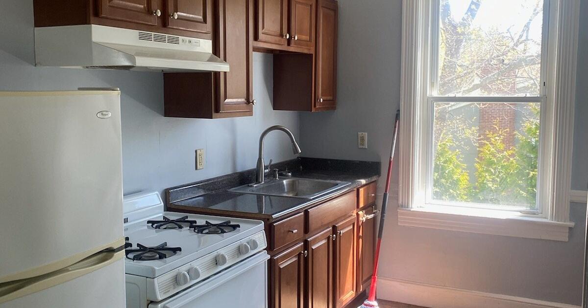 2 Bedroom in Oak Hill for 1,450/m for 1450 in Pawtucket, RI Finds