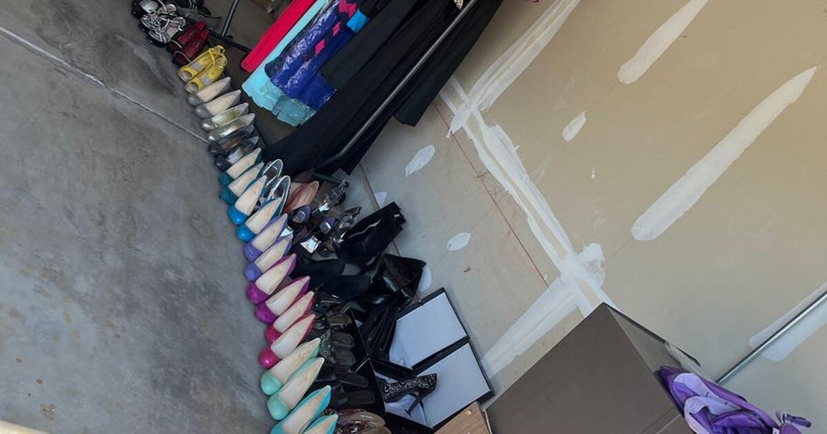 Garage Sale in Asbury Place on Bradbury Ln in Bartlett, IL Finds — Nextdoor