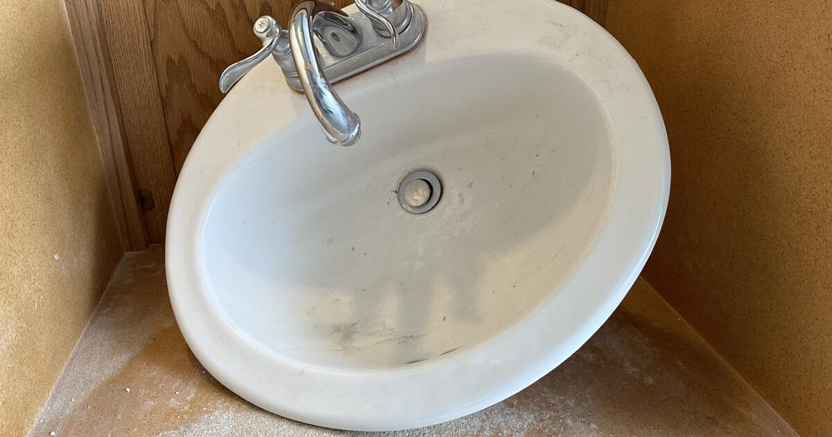 Free Two Sinks and Faucets for Free in Bellingham, WA For Sale & Free