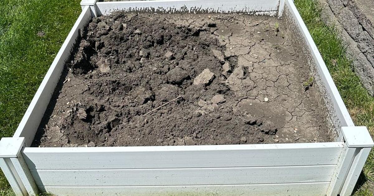 Planting beds from Costco for Free in Kenosha, WI For Sale & Free