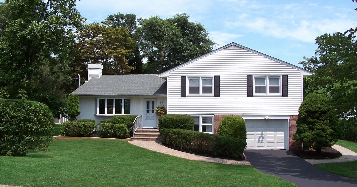 brookhaven Hamlet with extra room for mom for 789900 in Holbrook, NY For Sale & Free — Nextdoor