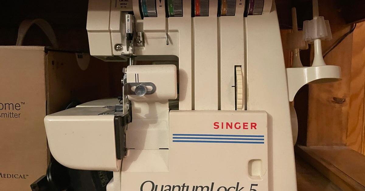 Singer Quantum Lock 5 differential feed serger for 250 in Mead, CO