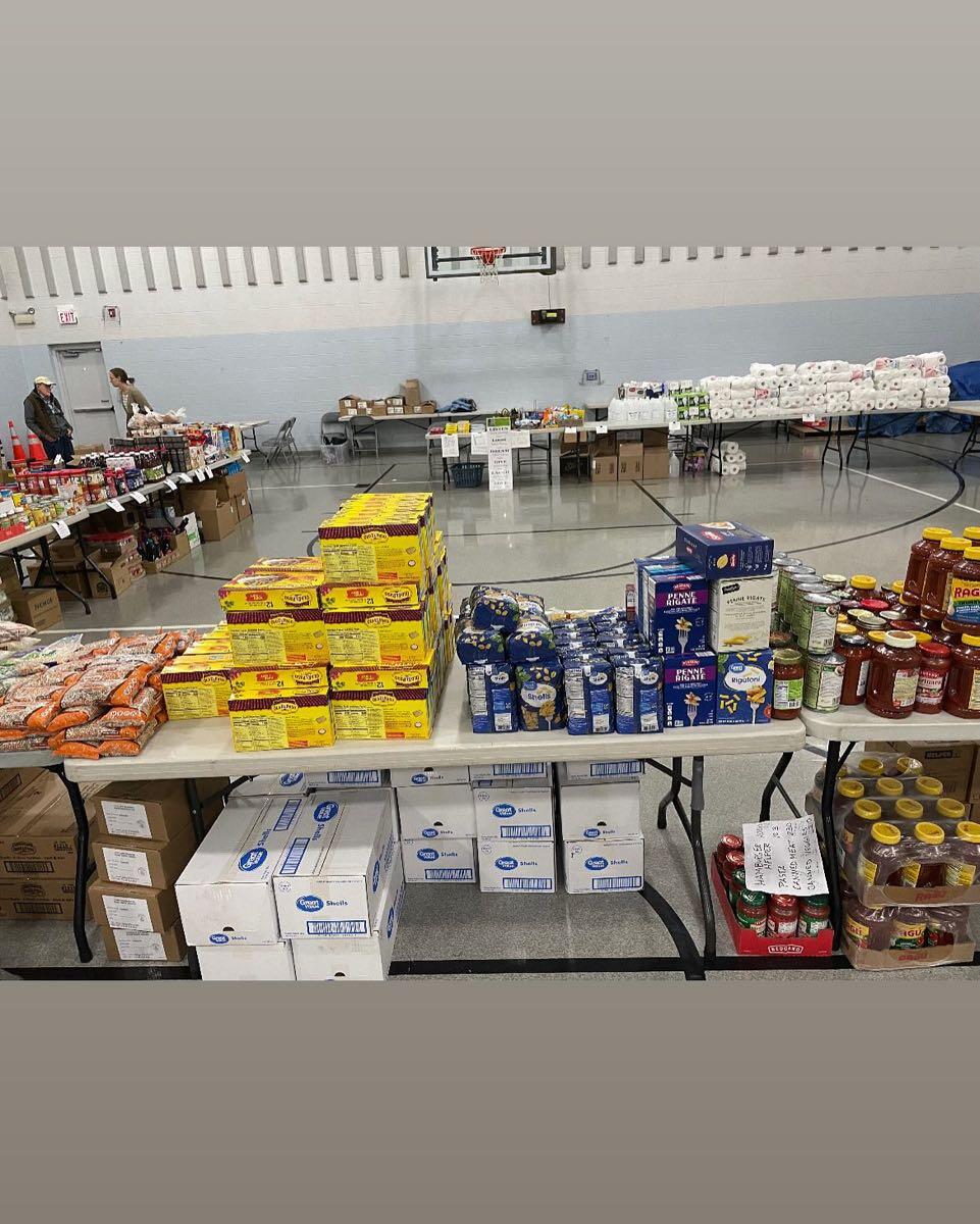 Food and clothing pantryfree for Free in Oak Brook, IL For Sale