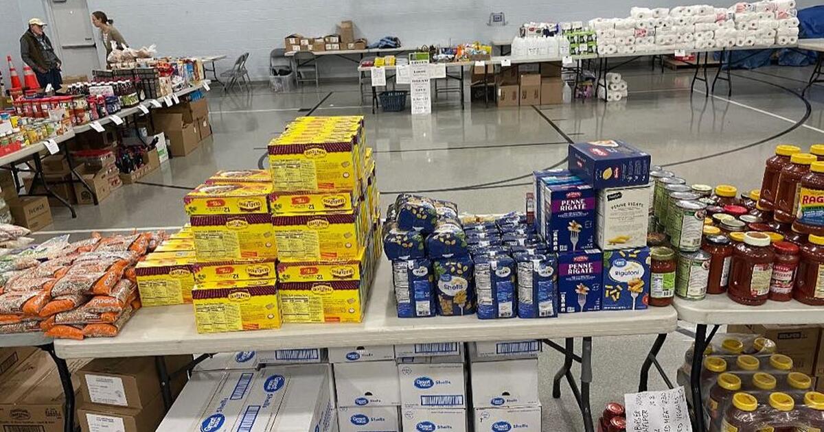 Food and clothing pantryfree for Free in Oak Brook, IL For Sale