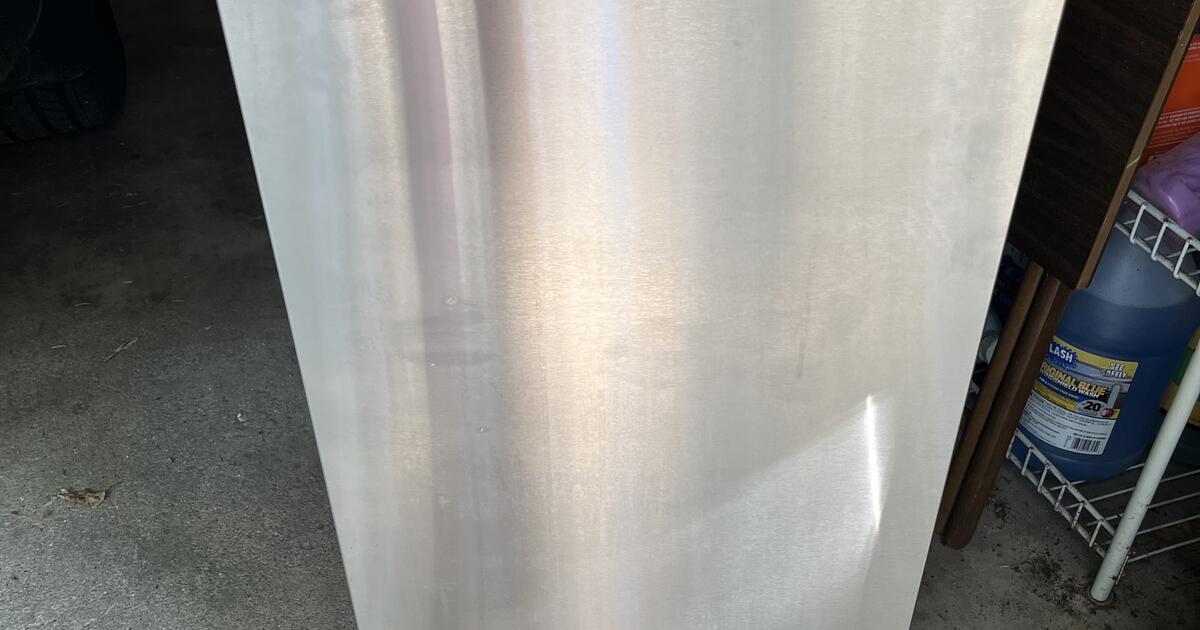 Kenmore Elite Trash Compactor for Free in Long Beach, IN For Sale