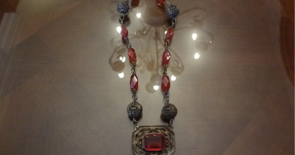 ISO old/vintage costume jewelry! for Free in Indianapolis, IN Finds