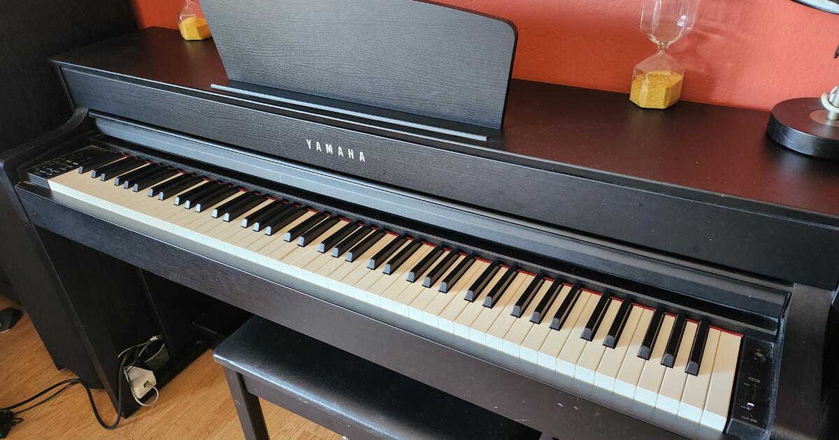 Piano yamaha clavinova clp 535 2015 model reduced price for 1000 in