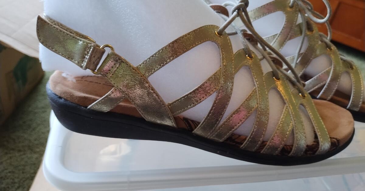 Ladies size 9 shoes new for 12345 in sequim wa for sale free
