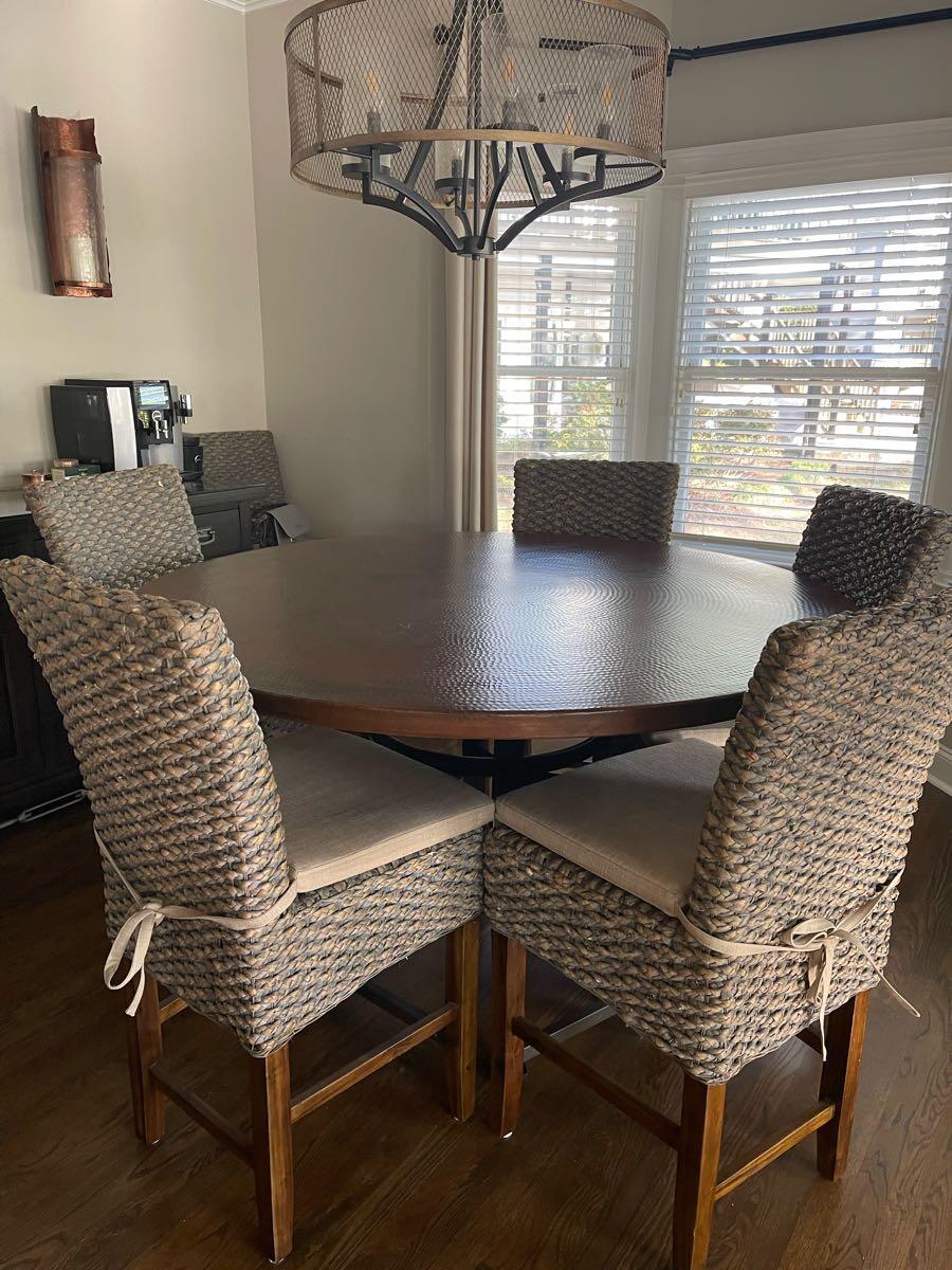 Havertys Copper Canyon dining set for 2200 in Cumming, GA For Sale
