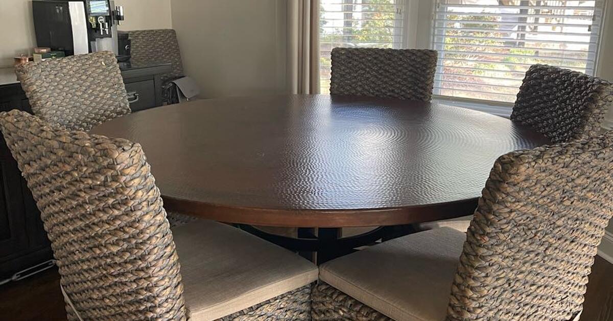 Havertys Copper Canyon dining set for 2200 in Cumming, GA For Sale
