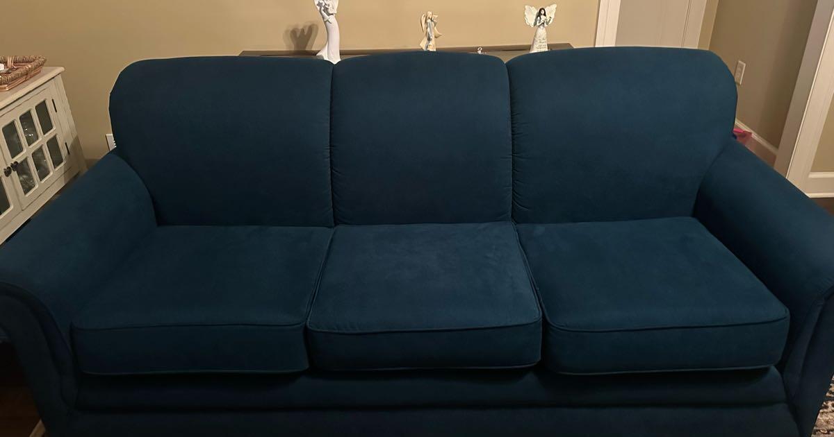 Lazy boy sofa excellent condition in southaven ms for sale free