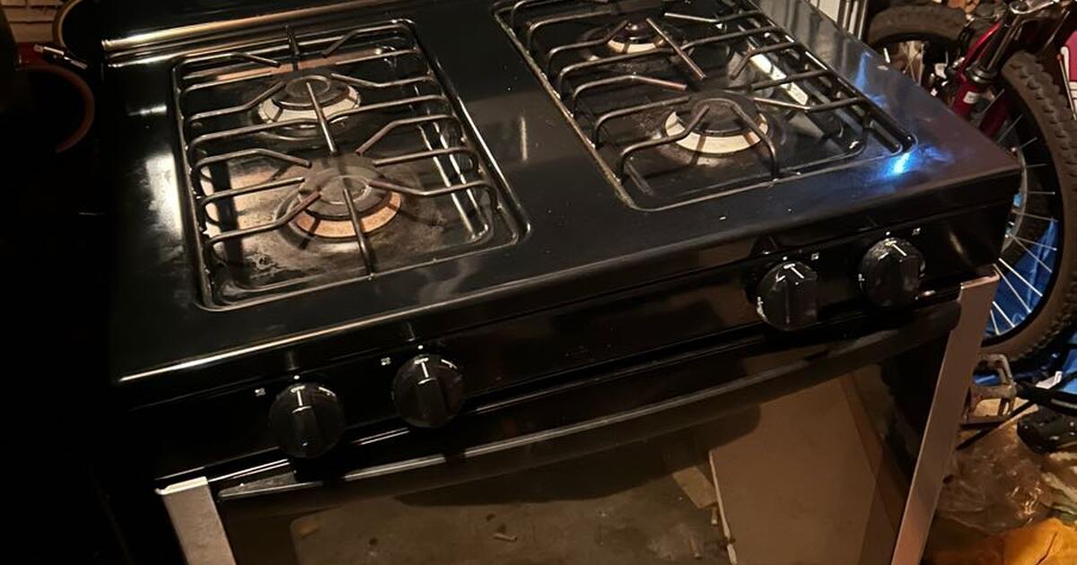 Beautiful Lightly used gas oven for 400 in Sauk Village, IL For Sale
