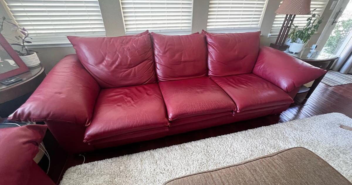 Free leather sofa and loveseat good condition no rips or stains for