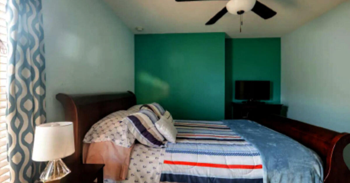 Rooms with share bathroom for rent in a pool house for 900 in Port St