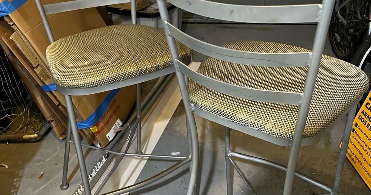 2 bar stools for Free in Orlando, FL Finds — Nextdoor