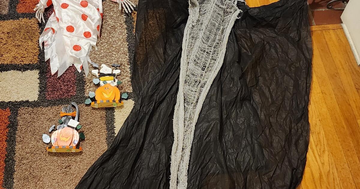 Halloween bundle only 3 for 3 in san antonio tx for sale free