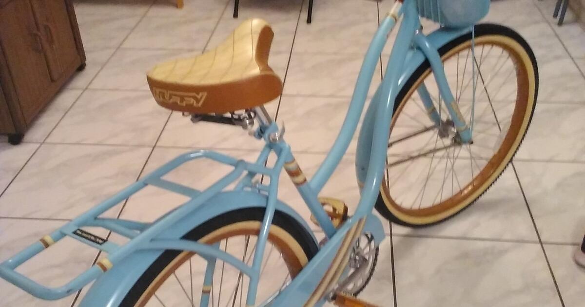 Huffy 26" Beach Cruiser With Basket And Cup Holder for 135 in Tampa